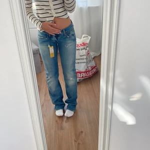 jeans - assnygga jeans som är lågmidjade och vintage, helt oanvända med prislapp på men tyvärr för små för mig