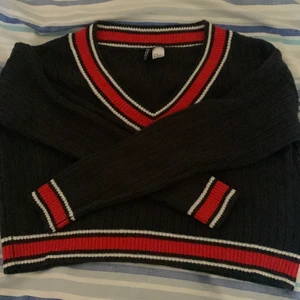 Hm tröja❤️ - Tröja från hm knappt använd  strl xs. Använt ett fåtal gånger. 