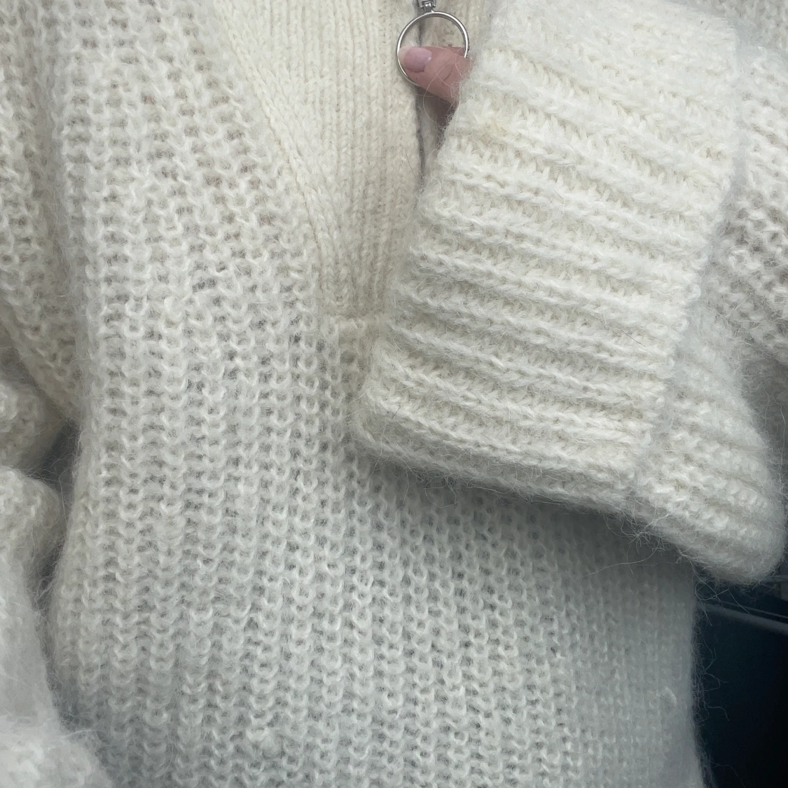 Stickad fluffig tröja med krage - 90