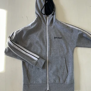 Palm angels hoodie - Palm angels hoodie  Bra skick knappt använd Priset kan diskuteras 