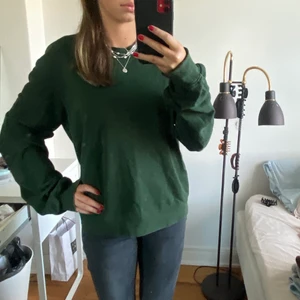 Grön tröja - Grön collegetröja från weekday