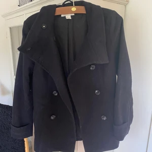 Kappa - Kappa från hm! Den är använd men har inga synliga defekter. Perfekt nu till hösten😊