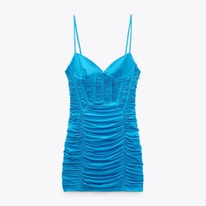 Zara klänning  - Umderbar klänning från zara som är helt oanvänd i strl S, som tyvärr inte passar mig ⭐️