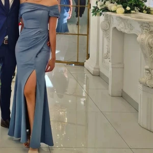 Balklänning  - Normal i storleken, mycket bra skick 