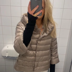 Herno jacka - Intressekoll på min herno jacka i bra skick!❤️ köp för 4200
