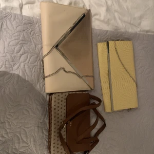 Vanliga väskor - Ett par vanliga väskor som jag säljer för 100kr st eller alla tsm 300kr