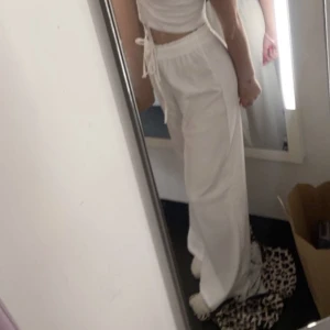 Linnebyxor - Säljer dom här superfina linnebyxorna eftersom dom aldrig kommer till användning, köptes på bikbok i somras💕