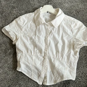 Blus - Detta är en blus som kan stekas där bak hat nästan aldrig va använt den💝