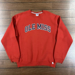 Vintage Russel sweatshirt  - Snygg vintage sweatshirt från Russel Athletic i storlek M! Bara att skriva om du undrar över något🙏