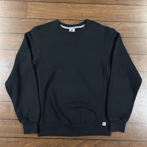 Russel Blank sweatshirt  - Snygg vintage Russel Athletic sweatshirt i storlek S! Bara att skriva om du undrar över något🙏