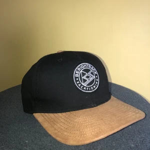 BERIGHTBACK - BERIGHTBACK keps, som ny.knäppe bak, 