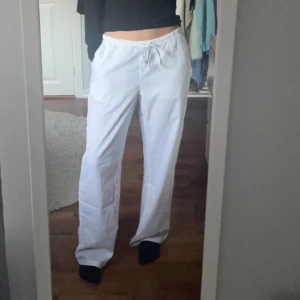 Nya linnebyxor från Gina  - Nya linnebyxor med prislapp kvar från Gina strl S. ”dina linen blend trousers” heter dem på ginas hemsida. 🥰