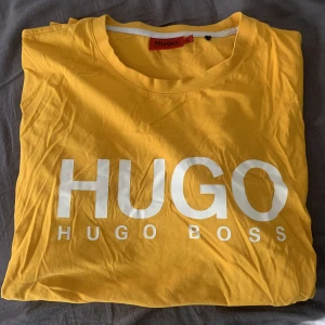 Hugo Boss t-shirt - En t-shirt i väldigt fint skick
