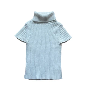 Stickad kortärmad topp - snygg stickad topp, köparen står för frakt. 💕