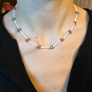 Elastiskt pärlhalsband  - Elastiskt pärlhalsband 