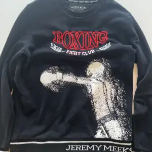 Säljer nu min Jeremy Meeks Boxing sweatshirt. Inköpt 2021. Sällan använd.