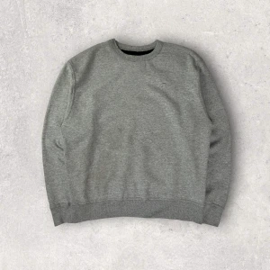 Champion Sweatshirt - 00’s - PTP: 64 cm, length: 72 cm. If you are interested in the item please DM first. 