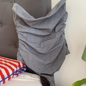 Top  - Rigtig flot top med bodystocking. Lukkes i siden. Kun prøvet på. 