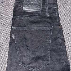 Säljer ett par Levis jeans strl 24💓, fint skick!! 