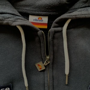 Ellesse huvtröja - Ellesse huvtröja  Lite oversized 