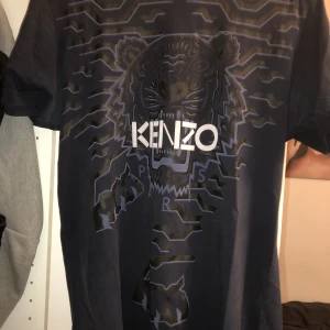 Kenzo tshirt S - Kenzo tshirt till salu storlek S Perfekt skick inga fel alls