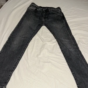 Levis 502 jeans - Knappt använda jeans, dom är som nya