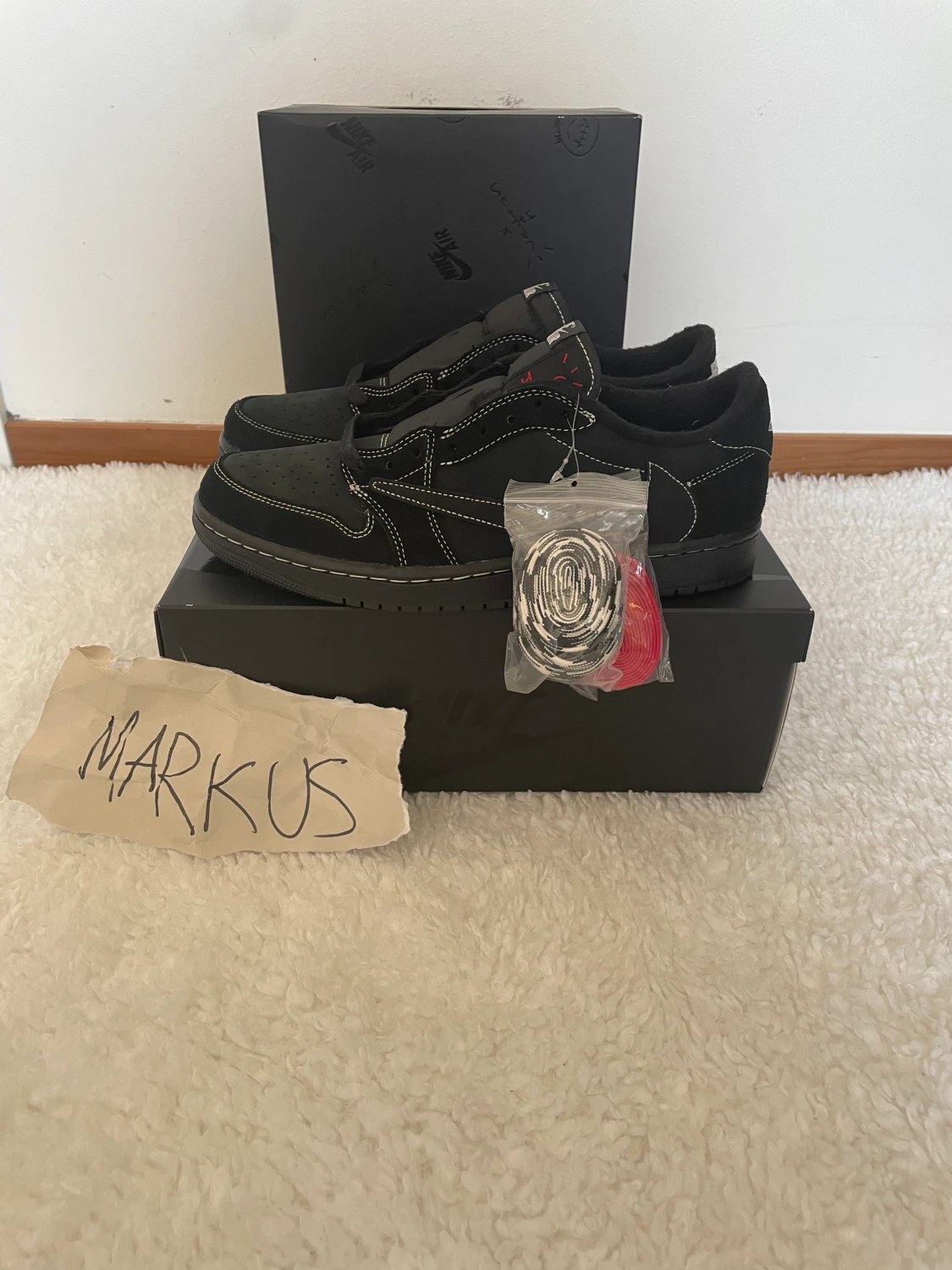 Travis Scott Black Phantom - 90