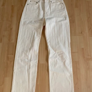 Weekday storlek 30/32 - Nyskick