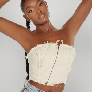 Croptop storlek s - Hej! Säljer den här Croptopen på grund av att storleken inte passade😊