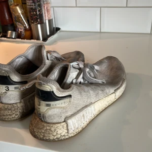 Adidas nmd - Galet sköna adidas skor köpta för 1500. Går att träna i och ha på sidan om skriv om du har fundering eller något .