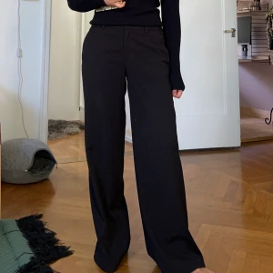 Kostymbyxor  - Superfina kostymbyxor, lite räfflade i materialet, säljer pga har för många 