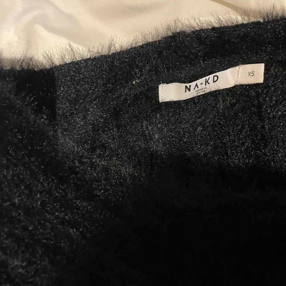Säljer min super mysiga tröja från nakd. Aldrig använt denna och beställdes förrra veckan! Storlek xs men är lite större i storleken . Neuleet.