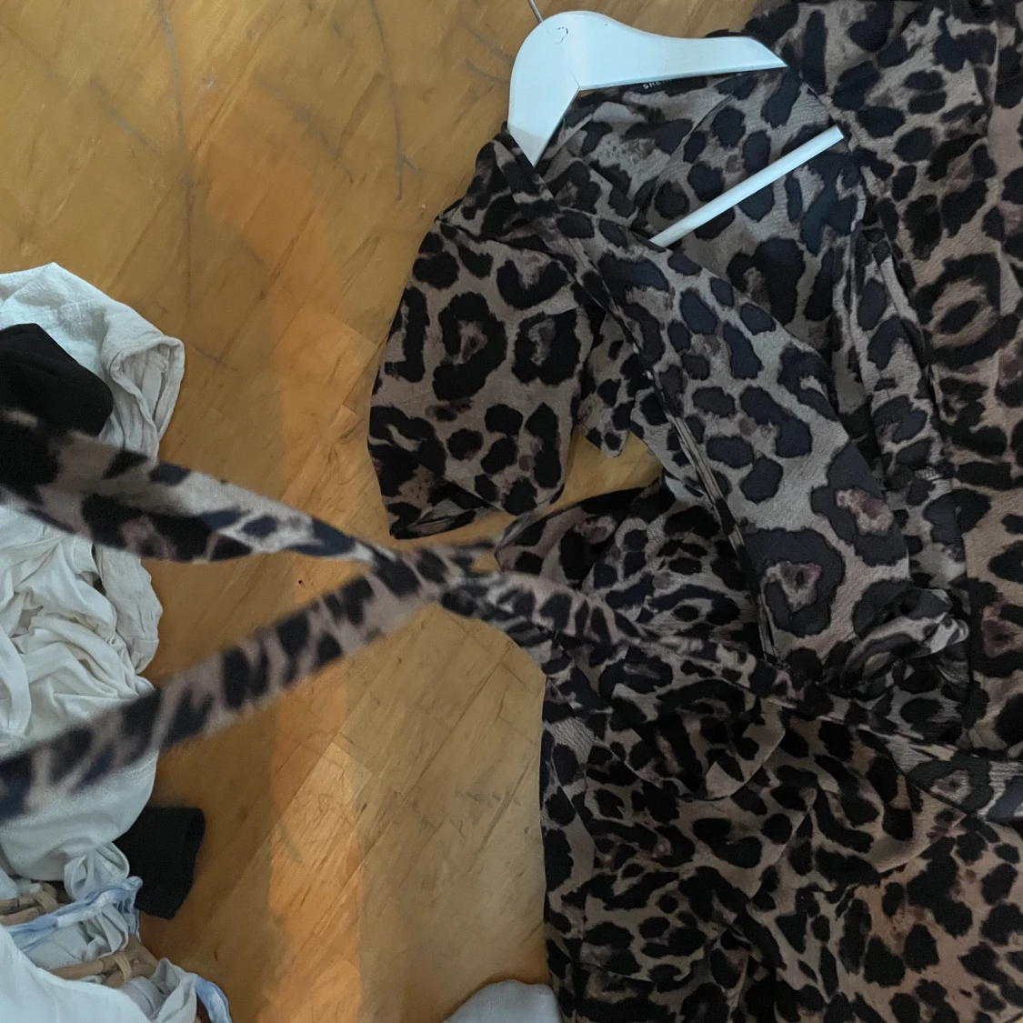 Lejopard mönstrad klänning - 90