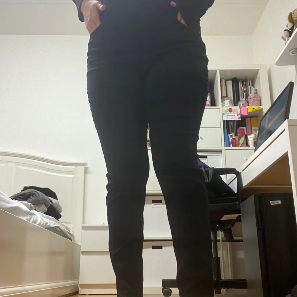 Skinny jeans, svart, oanvänd. Jeans & Byxor.