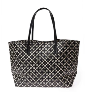 Marlene Birger väska  - Säljer min fina väska från Marlene Birger. Köptes på Wakakuu för 2300 och är i bra skick. Perfekt skolväska! 🫶🏼 OBS använd inte ”köp direkt”