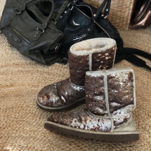 Uggs - Jätte fina värkligen💓💓🫶🏼säljs inte längre 