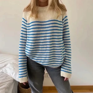 Stickad Zara tröja  - Jätte fin stickad tröja från zara i strl S. Köpt för 500kr