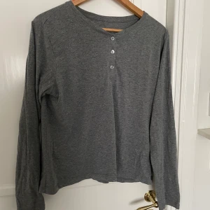 Tröja - Suuuperfin Jag hade den mest som pyjamas tröja men skulle funka även till vardags