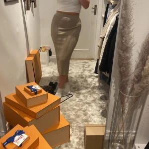 Stickad kjol - Stickad kjol från Lindex som är använd 3 ggr så i nyskick