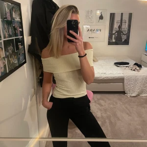 Gina topp - Off shoulder topp från gina storlek M