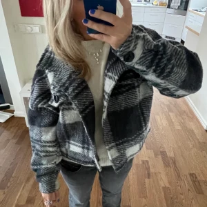 Höst jacka - Sjukt snygg höst jacka!❤️ ( klicka inte på köp direkt!!)