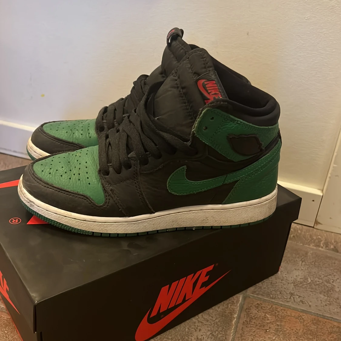 Air Jordan 1 Retro High OG GS Pine Green 