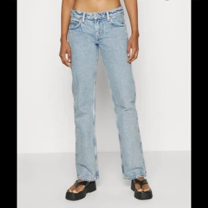 Low weist arrow jeans  - Bra skick 
