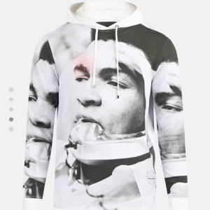 Limitato hoodie - Helt ny, kvitto och box finns!  Storlek M           Nypris: 3 399kr