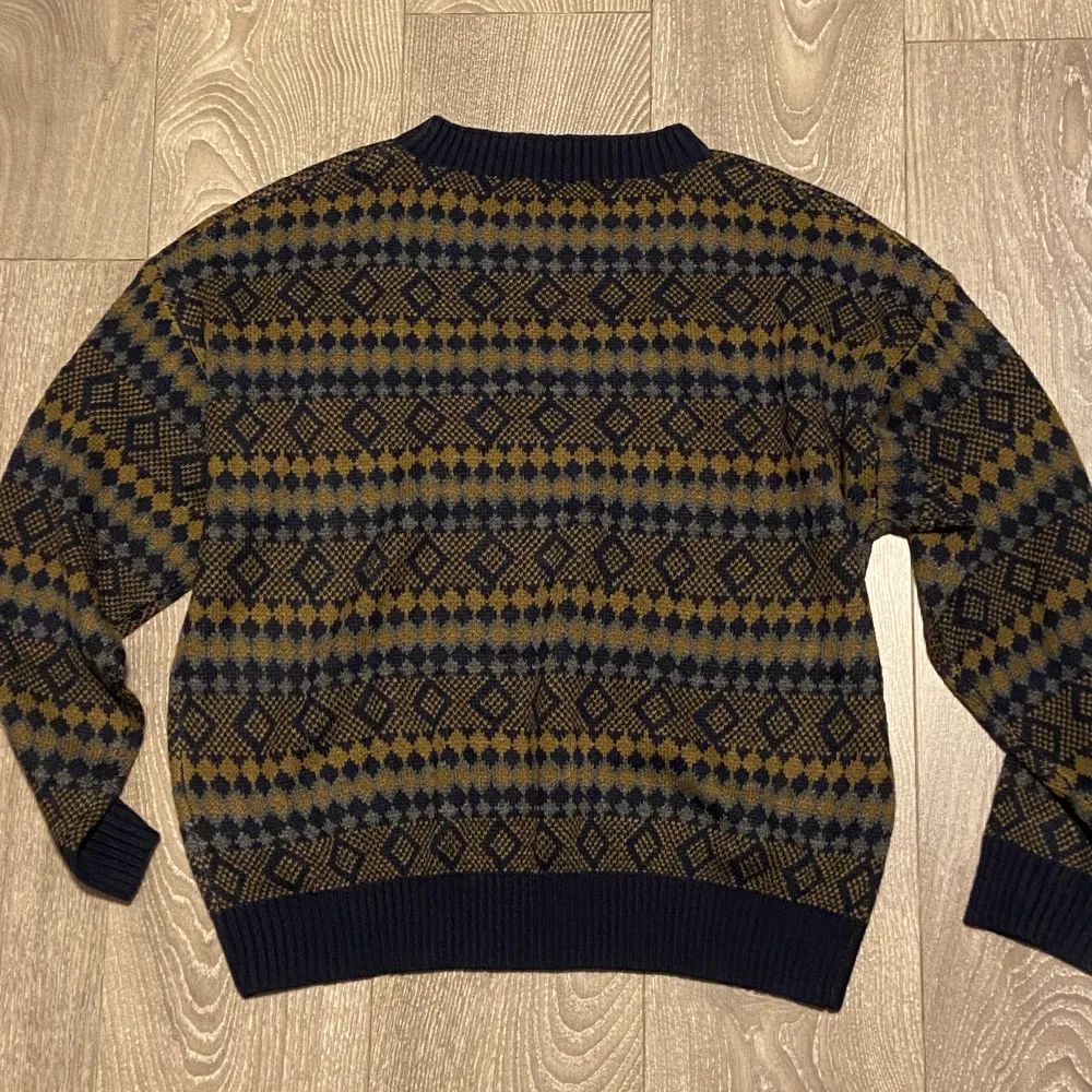 grandpa sweater från shein. står 1XL men är mer som en M. frakt tillkommer. Stickat.