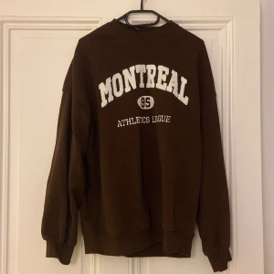 mysig sweatshirt! - brun, mysig sweatshirt. storlek XXS men passar mig som vanligtvis har S 🤗