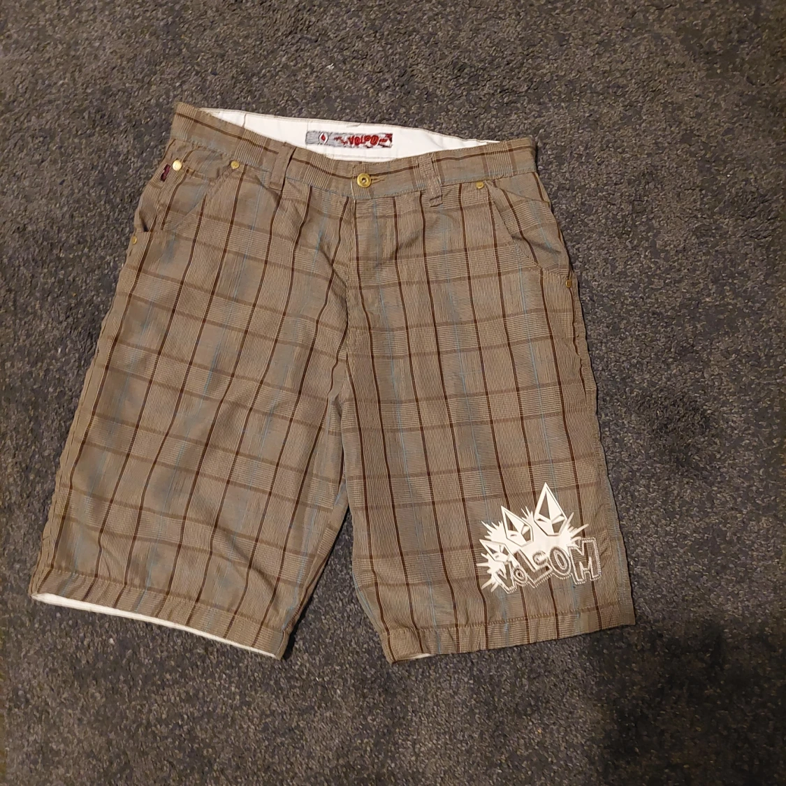 Volcom shorts