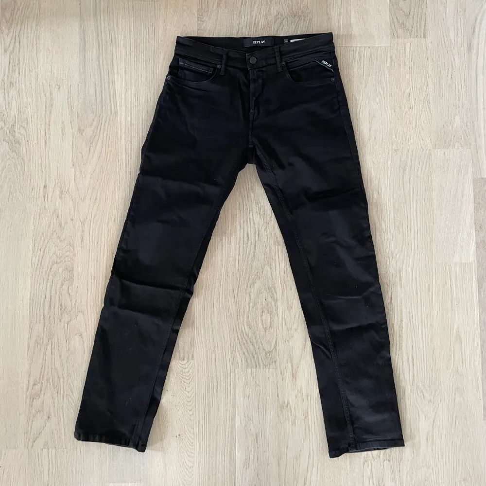 Replay Grover jeans i strl 30/30. Använda men i mycket fint skick, inga särskilda defekter. Nypris: ca 1000kr. Hör av dig för frågor/bilder. Inga returer.. Jeans & Byxor.