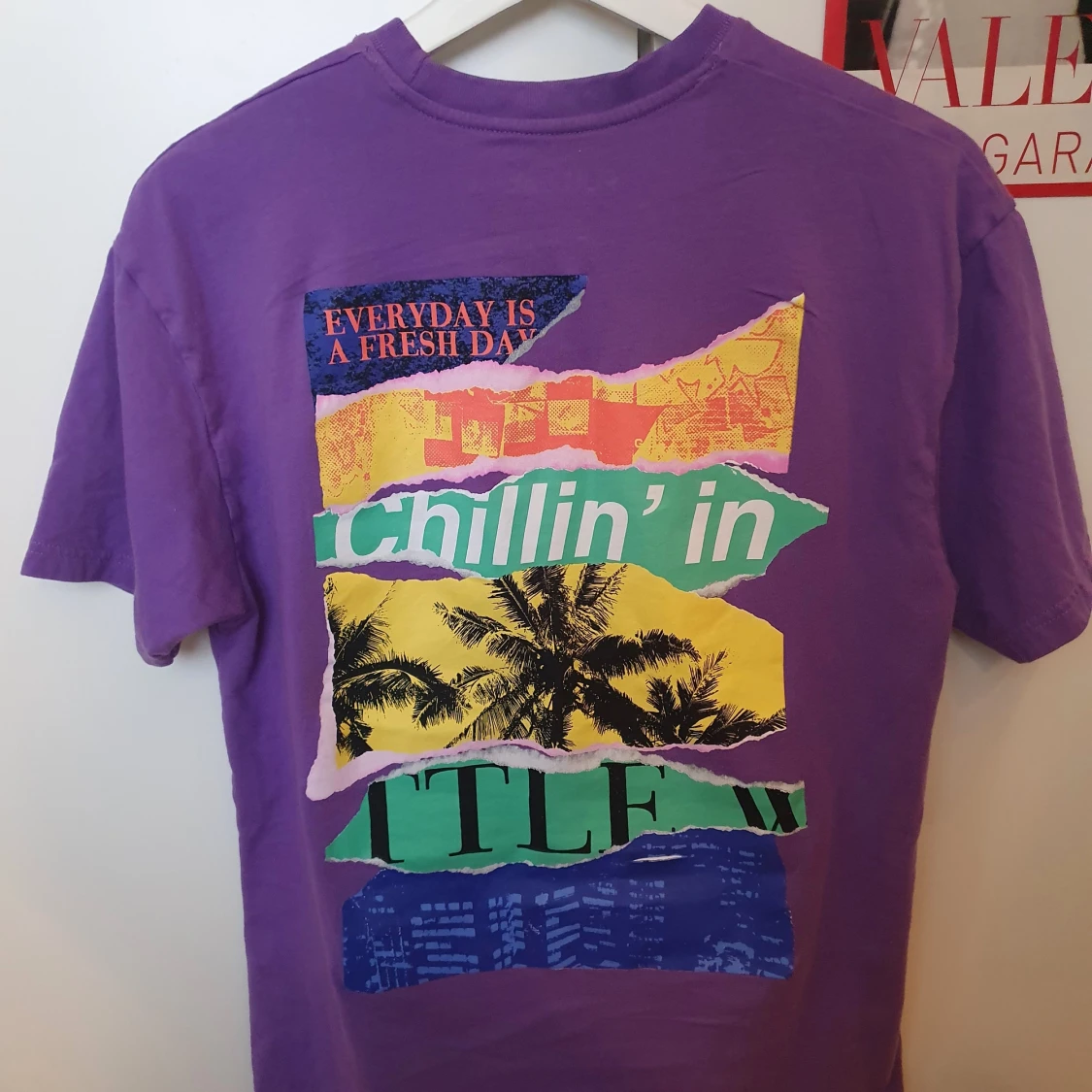 Lila Pull&Bear t-shirt med print på ryggen