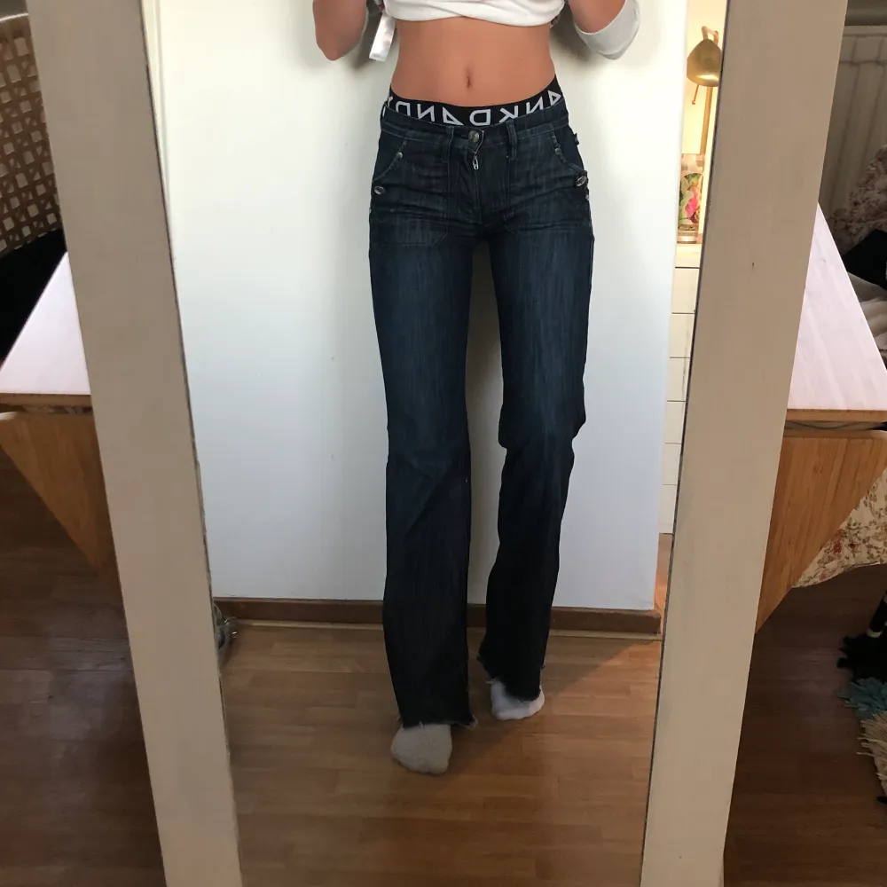 Så fina lågmidjade och utsvängda jeans. Jeans & Byxor.